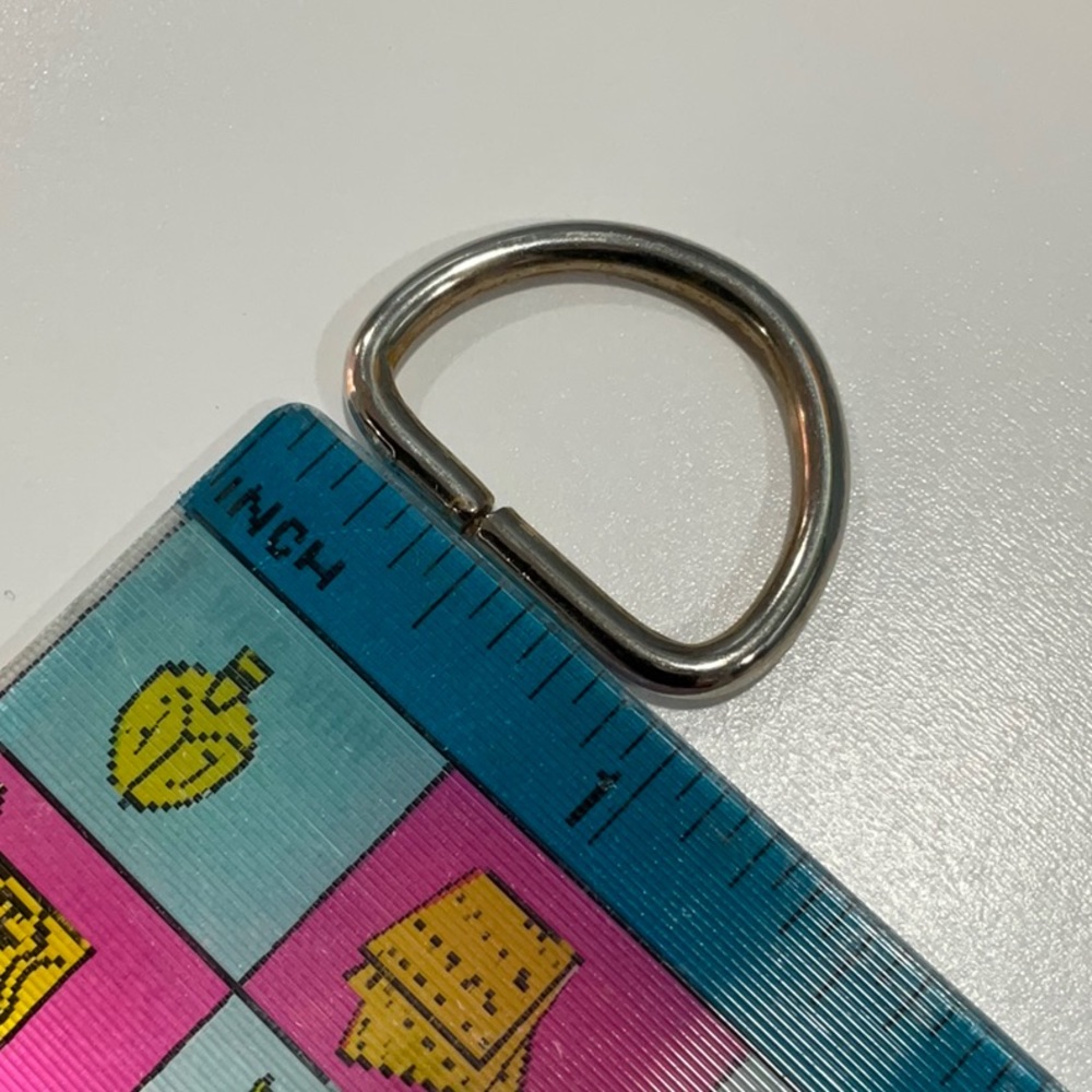 43 Small D Rings